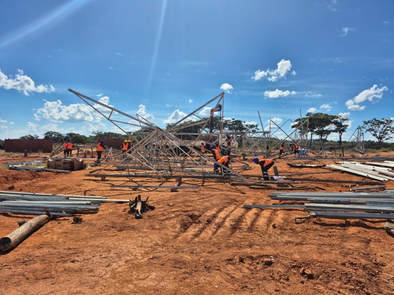 Equipe Facilite em obra – cliente KALPATARU