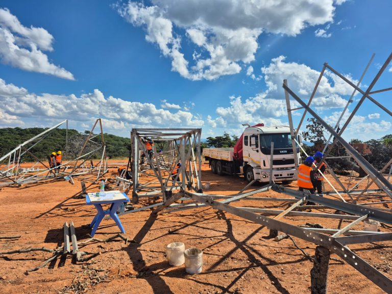 Equipe Facilite em obra – cliente KALPATARU