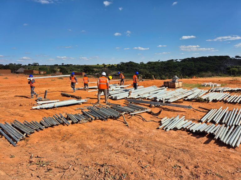 Equipe Facilite em obra – cliente KALPATARU