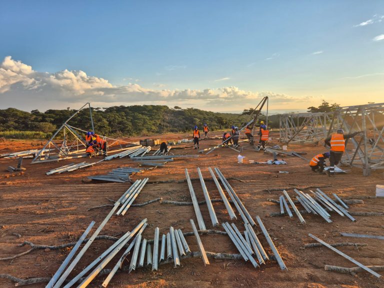 Equipe Facilite em obra – cliente KALPATARU