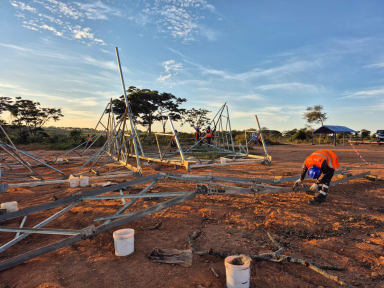 Equipe Facilite em obra – cliente KALPATARU