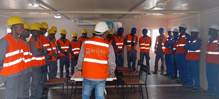 Equipe Facilite em obra – cliente OEC